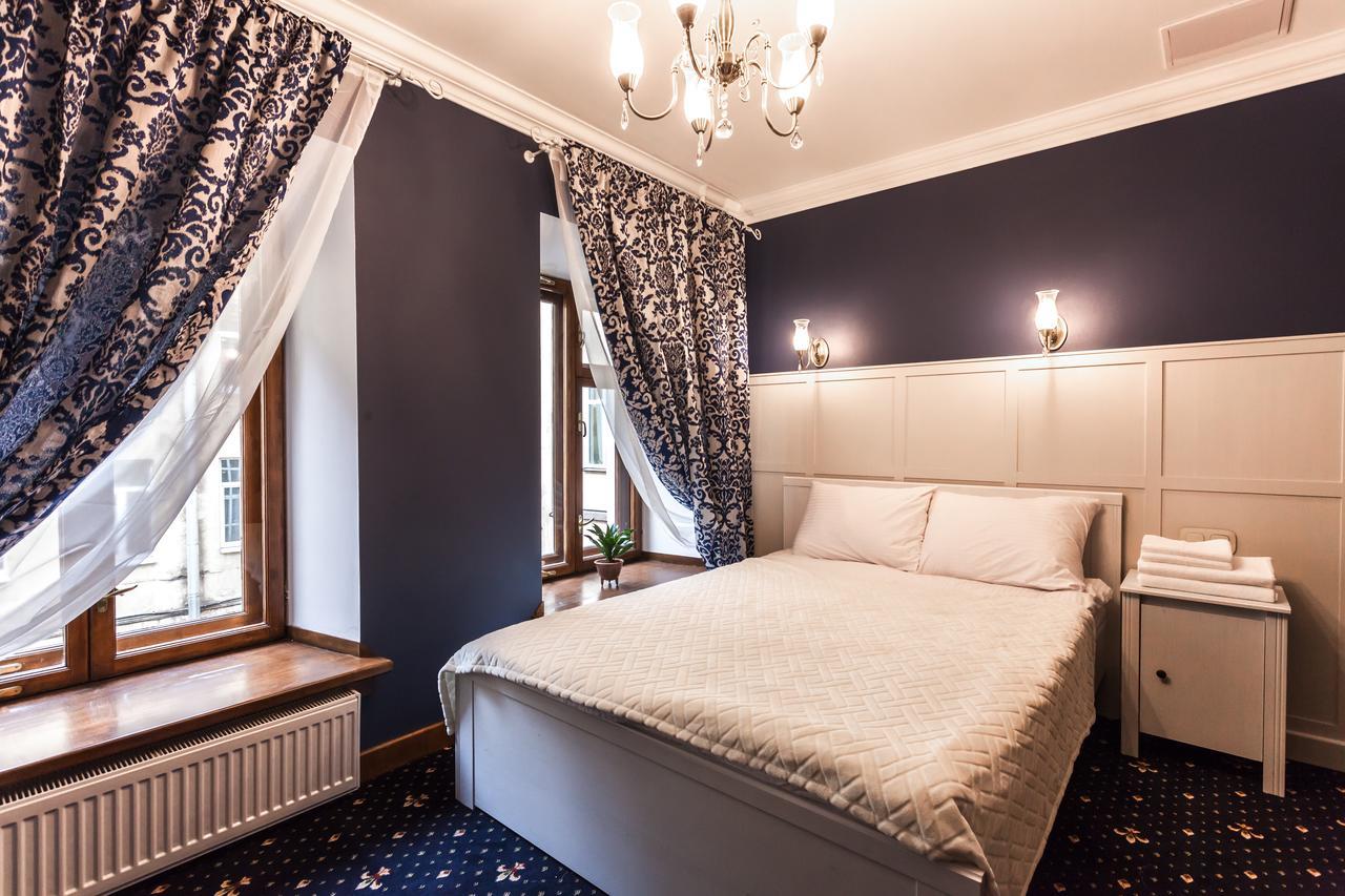 Жуковский санкт петербург. Zhukovsky Rooms Санкт-Петербург. Мини отель на 4 номера. Four Rooms СПБ. Гостиница Жуковский Нижегородская улица.